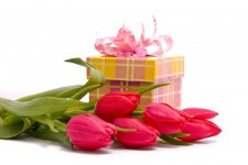 FreeGreatPicture.com-20944-flowers-and-gifts.jpg