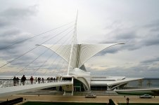 800px-Milwaukee_Art_Museum_1_(Mulad).jpg