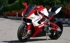 29983-om-nom-nom-nom-nom-this-is-my-motorcycle-there-are-many_665x415 (1).jpg