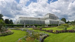 1024px-Kew_Gardens_Palm_House,_London_-_July_2009.jpg