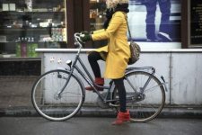 640px-AmsterdamBikeGirl.jpg