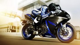 2014-Yamaha-YZF-R1-EU-Race-Blu-Action-001.jpg