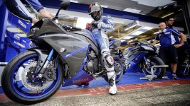 2014-Yamaha-YZF-R1-EU-Race-Blu-Static-001.jpg