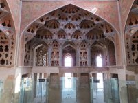 800px-Ali-Qapu_13920419_(7).jpg