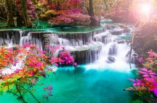 1637050-آبشار-شگفت-انگیز-هوآی-مائه-کمین-در-جنگل-رنگارنگ-پاییزی-در-کانچانابوری-تایلند.jpg