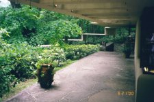 32ENE-guest-house-walk-m.jpg