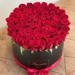 باکس-گل-استوانه-50-شاخه-مشکی-کم-حجم.jpg