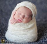 1266647265sleeping_newborns_06.jpg