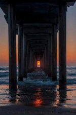 Scripps Pier, La Jolla, California..jpg