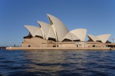 800px-Sydney_opera_house_side_view.jpg
