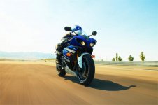 2013-yamaha-yzf-r1-even-more-aggressive-than-before-photo-gallery_17.jpg