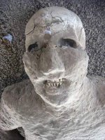 Plaster_cast_of_body_as_it_was_when_Pompeii_was_covered_in_hot_ash.jpg
