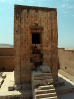 450px-Naqsh-e_Rustam_3.jpg