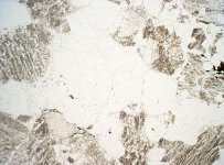 کوارتز در نور طبیعی.jpg