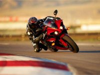 yamaha-r1-2011.jpg