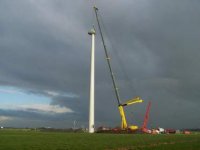 جرثقیل با بوم 100 متر.jpg جرثقیل با بوم 100 متر.jpg